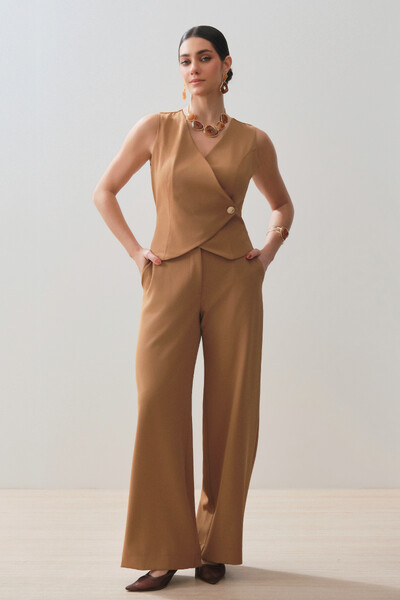Foto Conjunto de Alfaiataria de Colete e Pantalona Gold