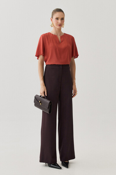 FotoBlusa Manga Evasê Decote Cavado Nervuras