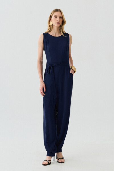 Foto Macacão Regata Recorte Cenoura Cinto