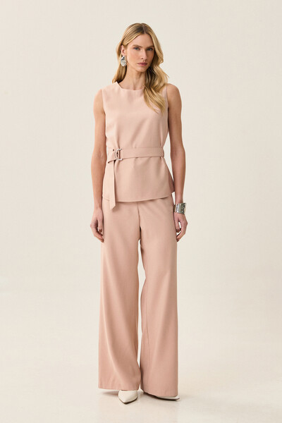 Foto Conjunto de Alfaiataria de Blusa Regata Cinto e Calça Wide Leg