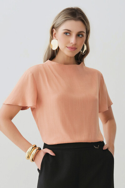 Foto Blusa Assimétrica Gola Careca Baixa Pregas Ombro Direito