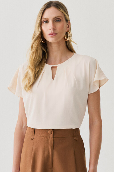 Foto Blusa Manga Morcego Evasê Decote Cut Out Pregas