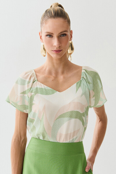 Foto Blusa Abstrata Manga Raglan Decote Coração Ombro Elástico