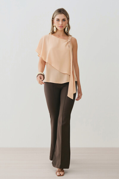 FotoBlusa Assimétrica Dupla Transpassada Um Ombro Só Laço