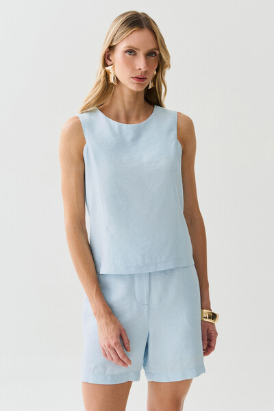 Foto Conjunto de Blusa Regata Recorte e Shorts