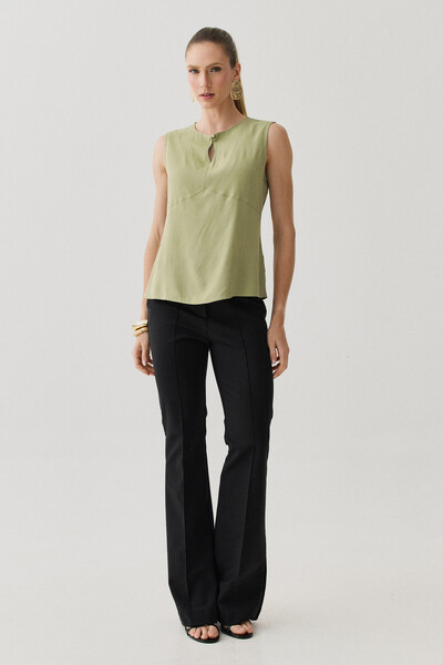 Foto Regata Decote Gota Recortes