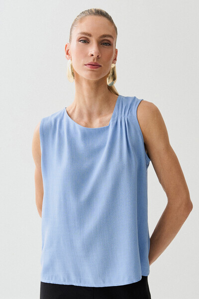 Foto Regata Assimétrica Decote V Ombro Pregas