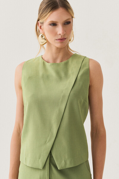 FotoConjunto de Alfaiataria de Regata Crop Transpassada e Calça Reta