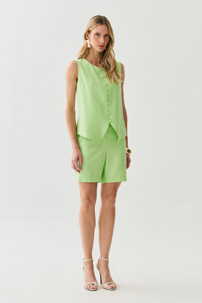 Foto Conjunto de Alfaiataria de Colete Mini Botões Forrados e Bermuda Botão Forrado