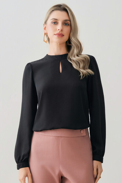 Foto Blusa Manga Longa Punho Gola Baixa Vazada Gota