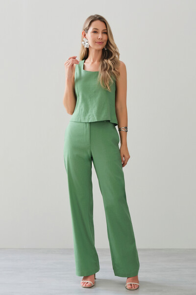 Foto Conjunto de Linho de Blusa Regata Crop Recortes e Calça Reta Botão Forrado