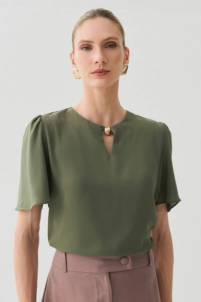 Foto Blusa Manga Evasê Decote Vazado Gold