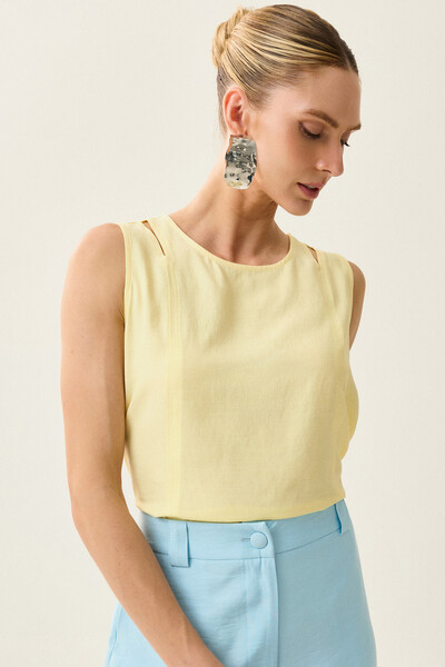 Foto Regata Ombro Cut Out Recorte