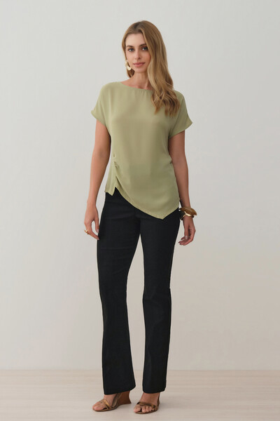 Foto Blusa Assimétrica Manga Morcego Lateral Franzidos