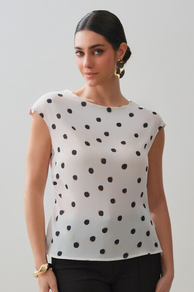 Foto Blusa Assimétrica Poa Sobreposta Lateral Direita Franzida
