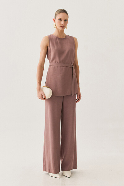 Foto Conjunto de Alfaiataria de Regata Recorte Cinto Fivela