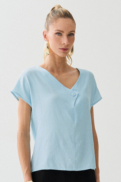 Foto Blusa Manga Morcego Decote V Transpassado Botão Forrado