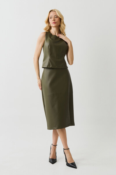 Foto Conjunto de Couro de Regata Crop Recorte e Saia Midi Recorte Fenda Lateral