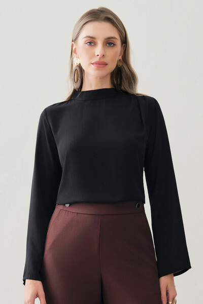 Foto Blusa Assimétrica Manga Longa Evasê Gola Baixa Pregas Ombro Esquerdo