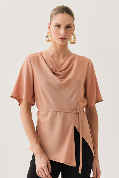Foto Blusa Assimétrica Transpassada Manga Evasê Decote Drapeado Cinto Fino
