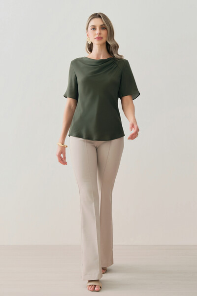 Foto Blusa Assimétrica Manga Evasê Decote Drapeado Ombro Recorte Franzidos