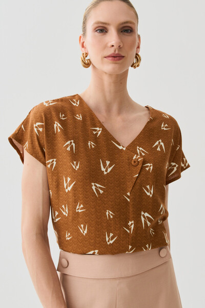 Foto Blusa Pássaro Manga Morcego Decote V Botão Forrado