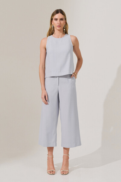 Foto Conjunto de Alfaiataria de Blusa Regata Crop Pence e Calça Pantacourt Botão Forrado