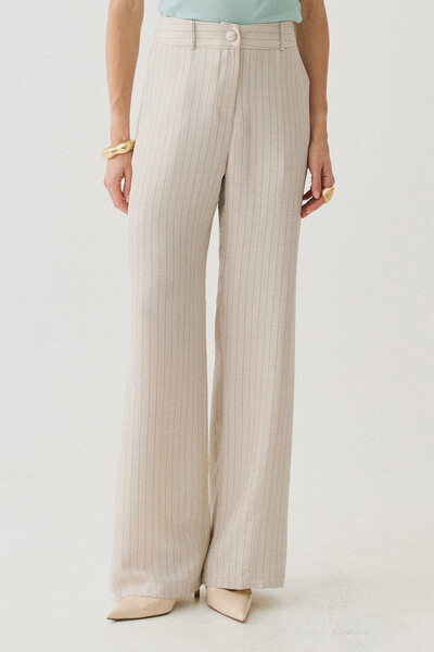 Foto Pantalona Slim Risca de Giz Botão Forrado