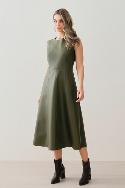 Foto Vestido Midi Evasê Regata de Couro Recortes