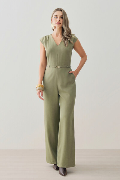 Foto Macacão Regata de Alfaiataria Decote V Ombro Pregas Cinto Fino Gold