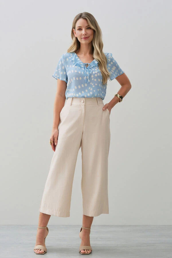 Blusa Poa Decote V Babado Laço