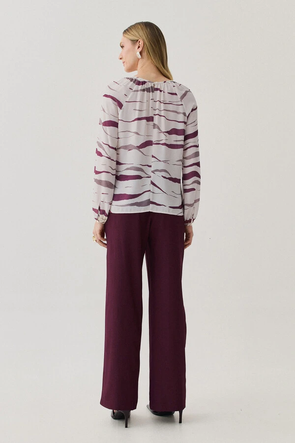 Blusa Zebra Abstrata Manga Longa Raglan Decote Franzido