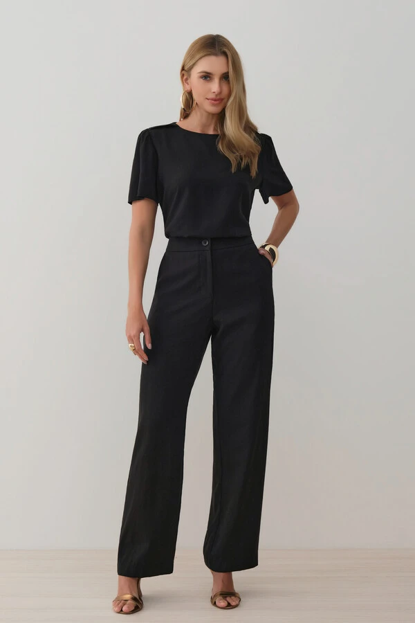 Conjunto de Blusa Ombro Prega e Calça Reta Ampla