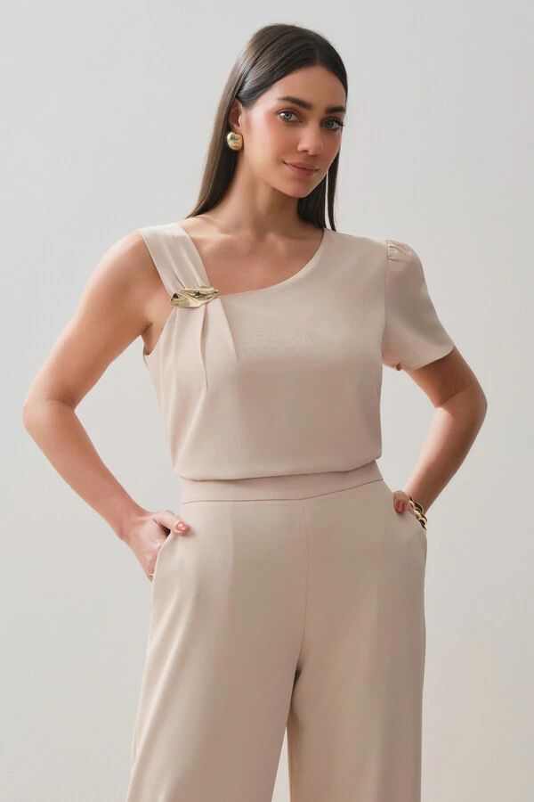 Conjunto de Alfaiataria de Blusa Assimétrica Alça Direita Gold Pregas e Pantalona