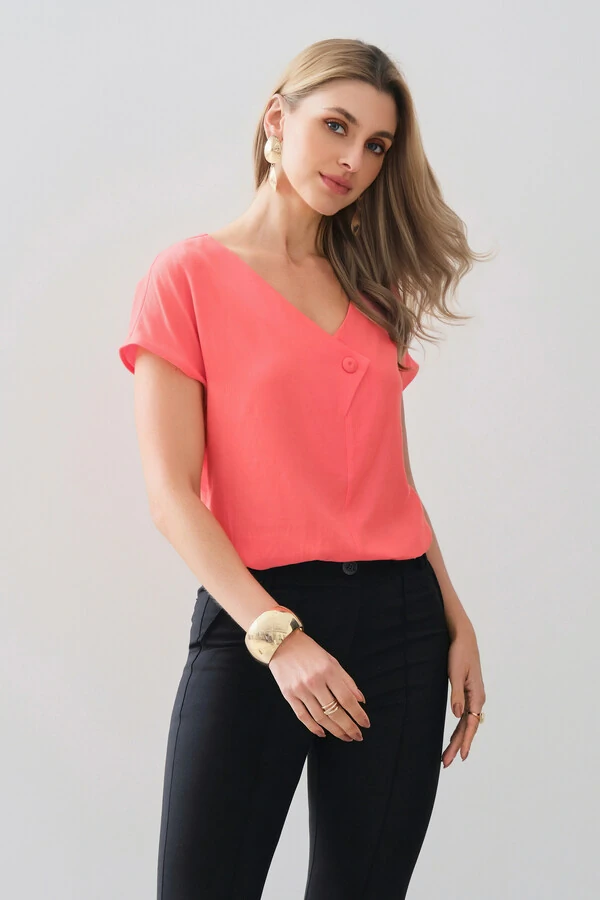 Blusa Manga Morcego Decote V Transpassado Botão Forrado