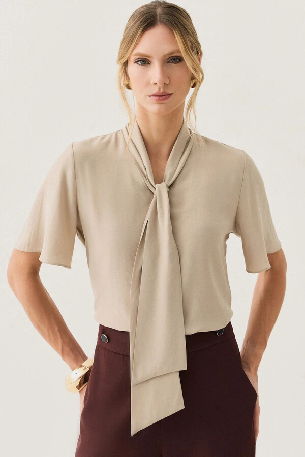 Blusa de Cetim Gola Dobrada de Laço