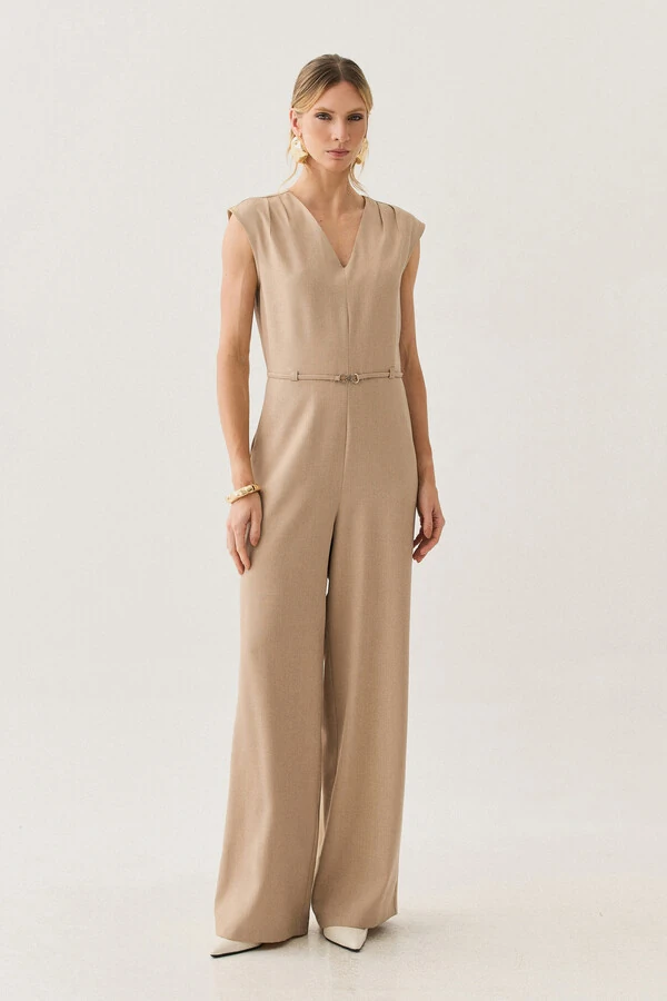 Macacão Regata de Alfaiataria Decote V Ombro Pregas Cinto Fino Gold