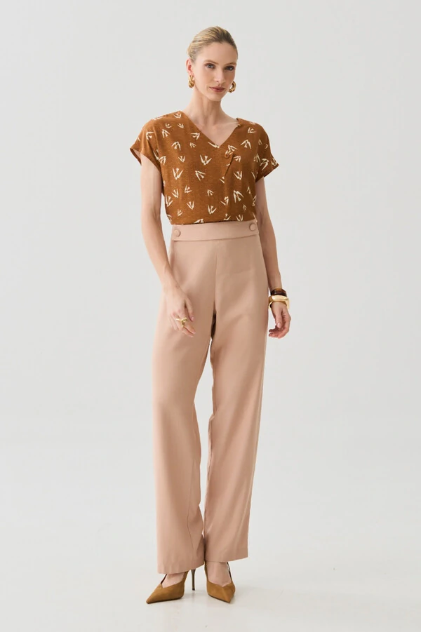 Blusa Pássaro Manga Morcego Decote V Botão Forrado