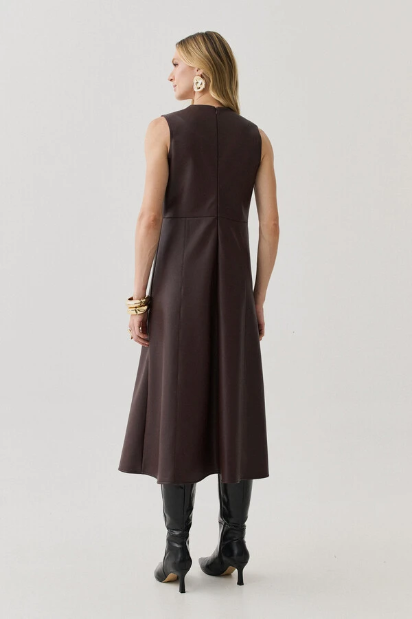 Vestido Midi Evasê Regata de Couro Recortes