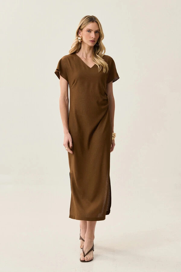 Vestido Midi Assimétrico de Linho Manga Morcego Decote V Lateral Pregas