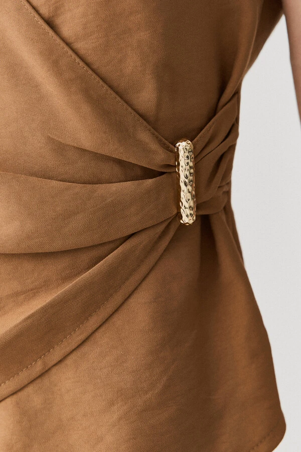 Conjunto de Colete Assimétrico Transpassado Gold e Calça Reta