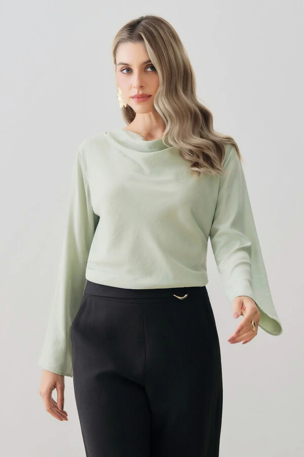 Blusa de Cetim Manga Longa Flare Decote Drapeado