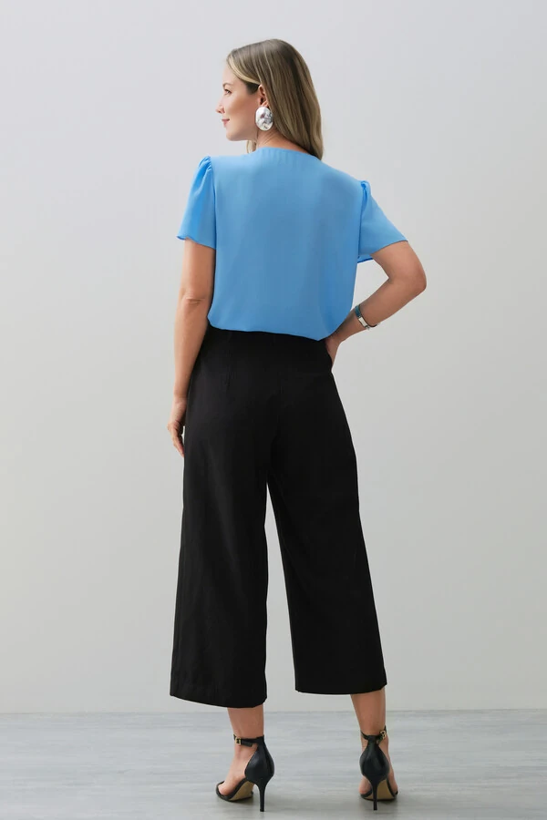 Blusa Decote V Pregas Laço