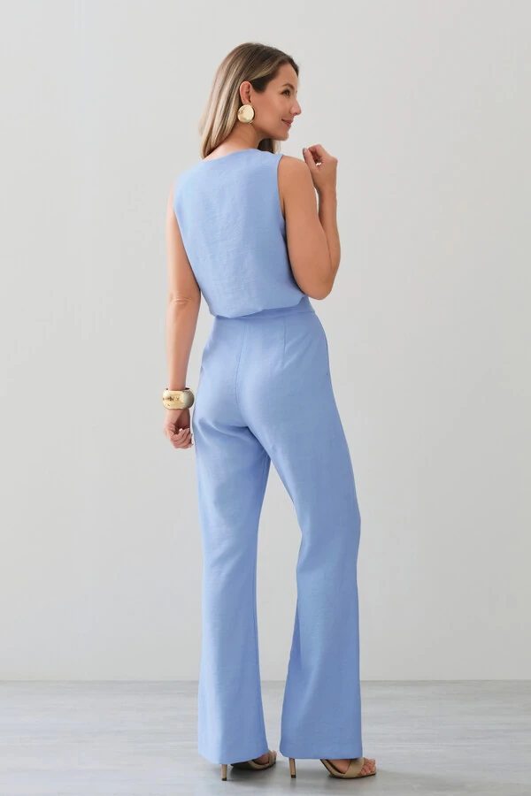 Conjunto de Blusa Regata Decote V Recortes e Calça Flare Botão Forrado