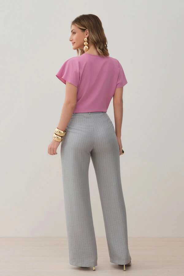 Blusa Manga Morcego Evasê Decote Cut Out Pregas