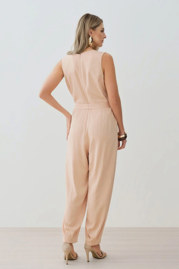 Macacão Regata Recorte Cenoura Cinto