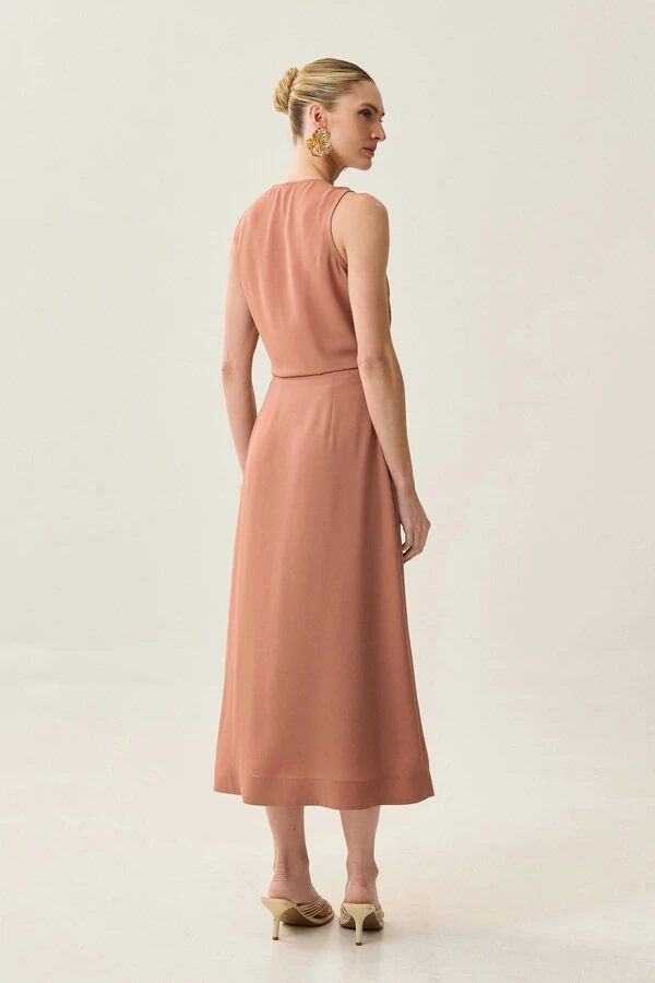 Conjunto de Blusa Regata Omro Gold e Saia Midi Evasê