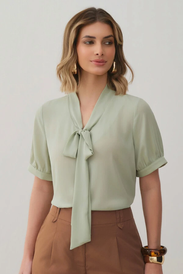 Blusa Manga Punho Gola Baixa Laço