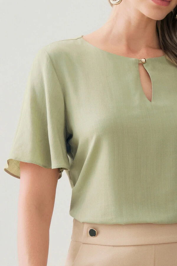 Blusa Manga Evasê Decote Vazado Gold