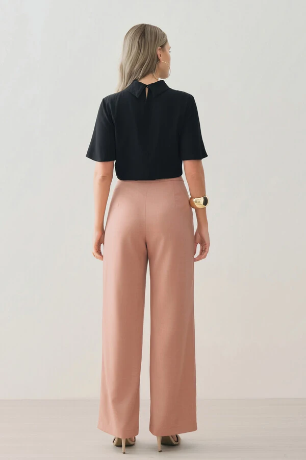 Blusa de Cetim Gola Dobrada Recorte Assimétrico Cut Out